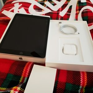 32Gb iPad 6th generation
